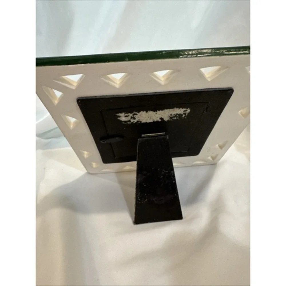 Set of 2 White Porcelain Frames Cutouts Oval Square Green Accent  6.5x6.5‎ 9x6.5